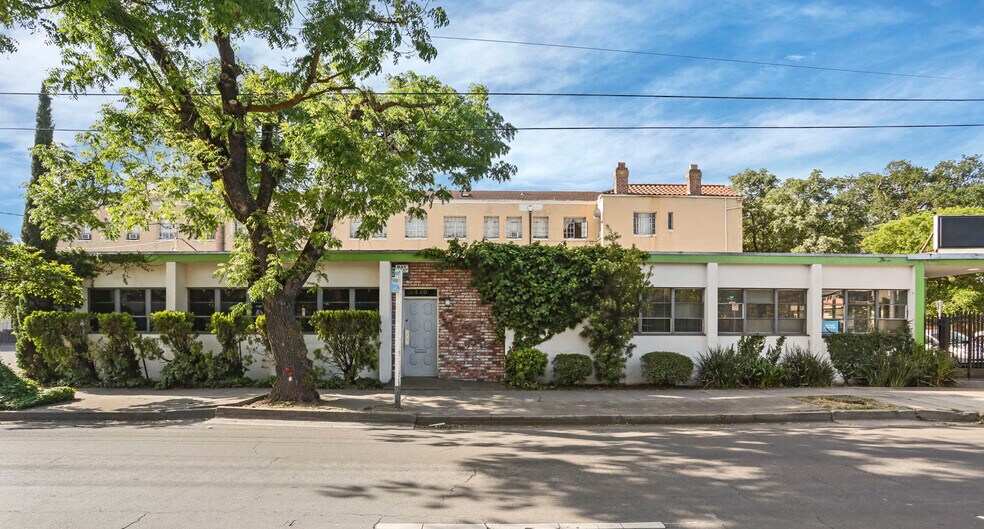 More Photos Of 1446 N Hunter St, Stockton Office For Sale
