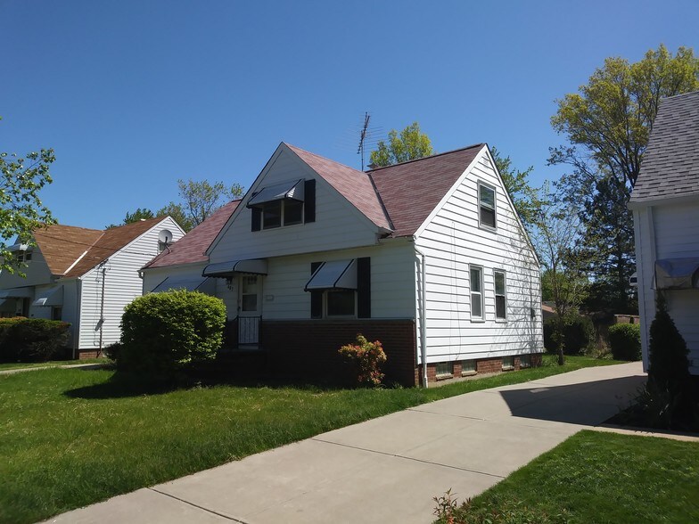 More Photos Of 24525 Sherborne Rd, Bedford Heights Specialty For Sale