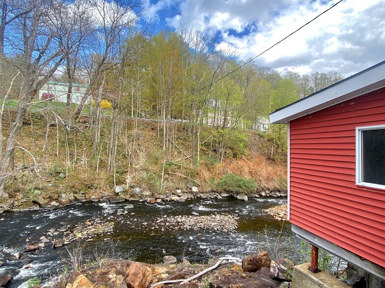 More Photos Of 22 Main St, Ashland Warehouse For Sale
