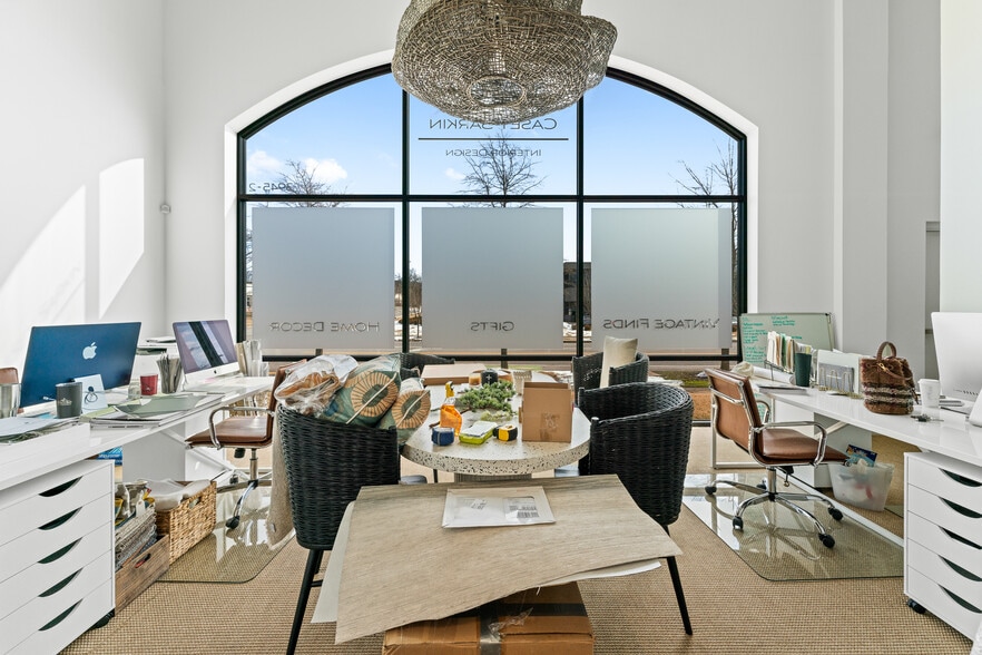 More Photos Of 3945 N Vantage Dr, Fayetteville Office For Sale