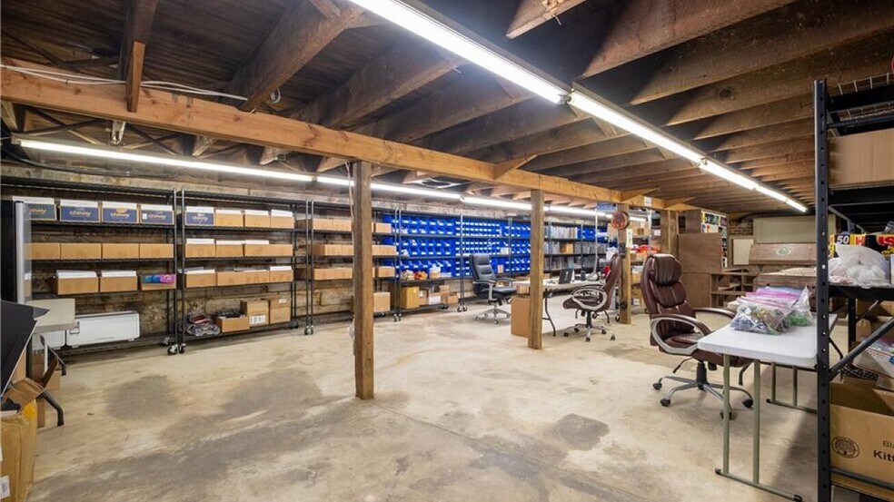 More Photos Of 35 N Main St, Jasper Loft Creative Space For Lease