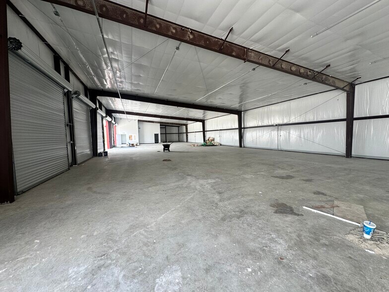 More Photos Of 13807 Bulverde Rd, San Antonio Flex For Sale