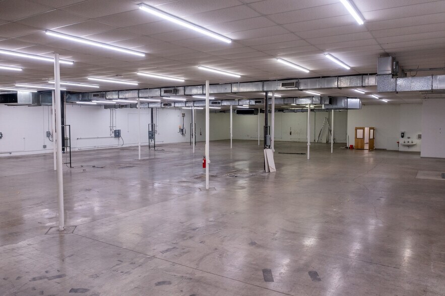 More Photos Of 3320 Dalworth St, Arlington Warehouse For Sale