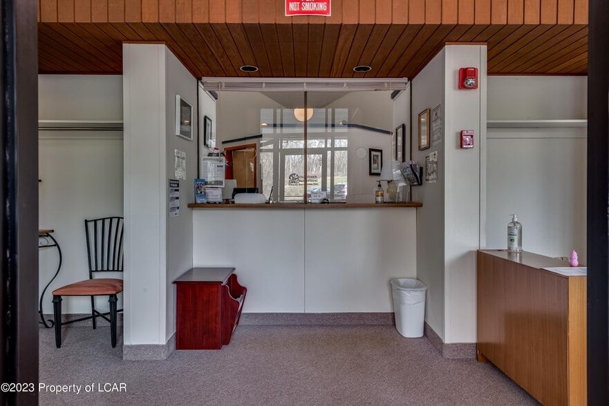 More Photos Of 104 Woodward Hill Rd, Edwardsville Office For Sale