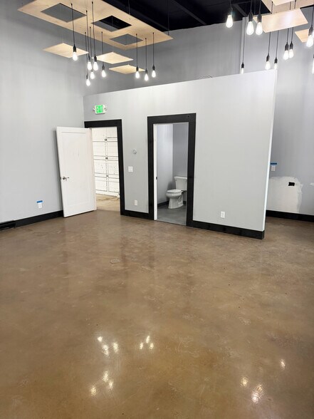 More Photos Of 3203-3223 Oakland St, Aurora Warehouse For Sale