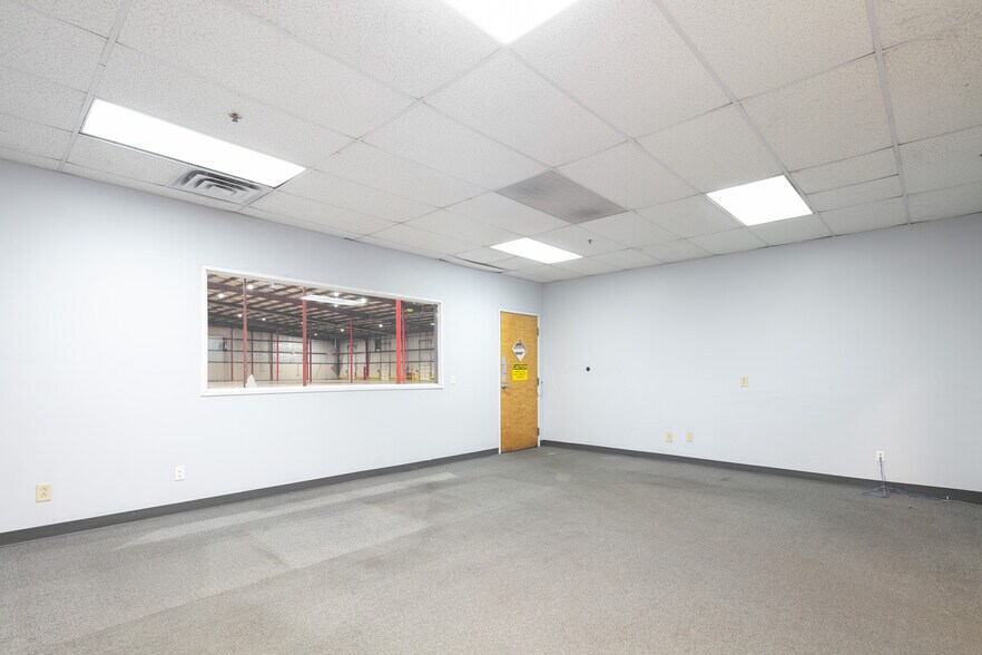 More Photos Of 108 Summer Ct, Georgetown Warehouse For Sale