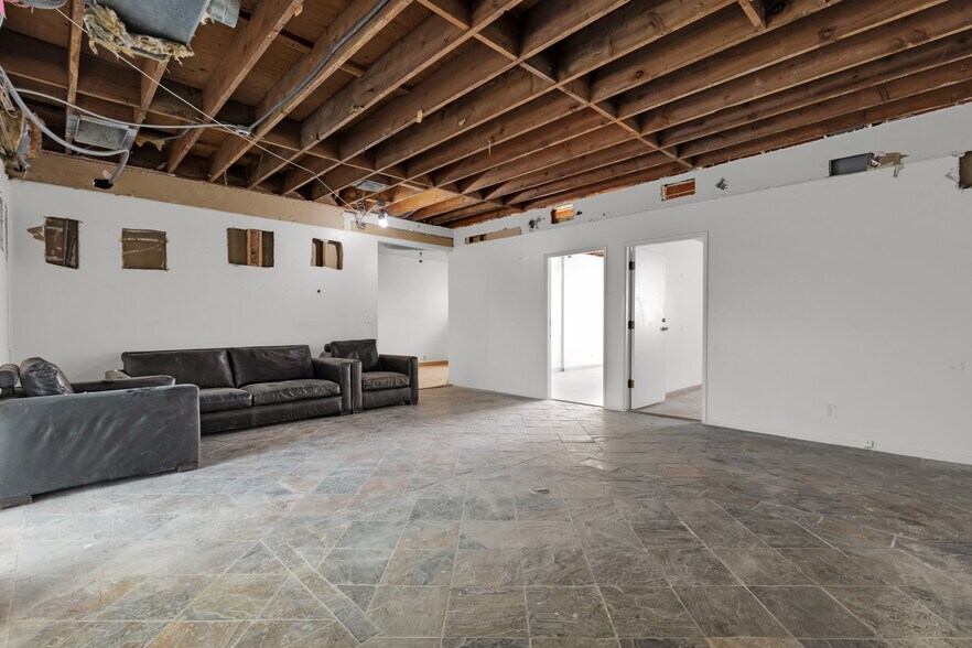 More Photos Of 2951-2953 Lincoln Blvd, Santa Monica Loft Creative Space For Sale