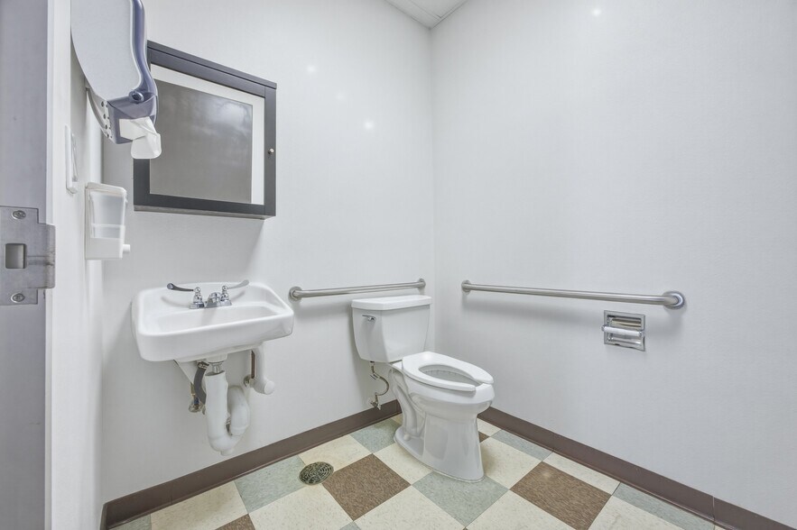 More Photos Of 12171 W Parmer Ln, Cedar Park Medical For Lease