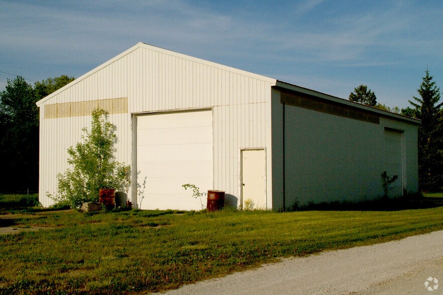 More Photos Of 2918 Goodells Rd, Wales Township Warehouse For Sale