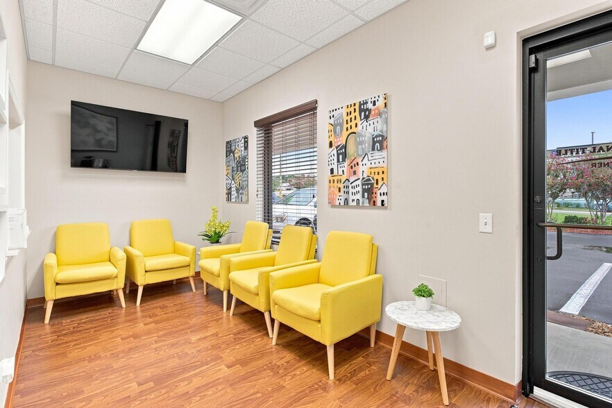 More Photos Of 375 Fennell Blvd, Lady Lake Medical For Sale