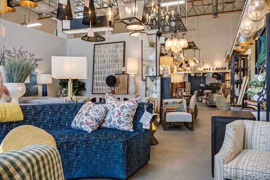 More Photos Of 1125 W Steele Ln, Santa Rosa Freestanding For Lease