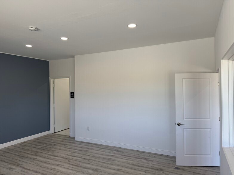 More Photos Of 8160 SW Jack James Dr, Stuart Light Distribution For Lease