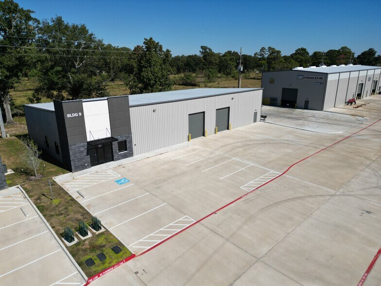 More Photos Of 2323 S Houston Ave, Humble Manufacturing For Sale