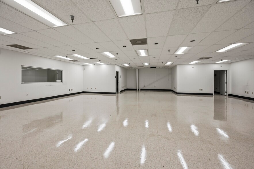 More Photos Of 4410 Indiana Ave, Winston-Salem Warehouse For Lease