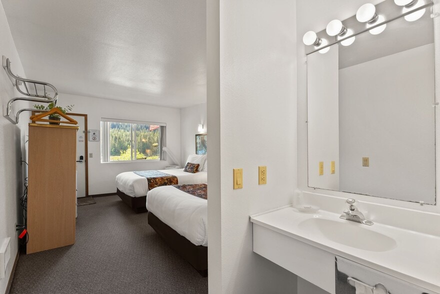 More Photos Of 8612 Washington 31 Hwy, Metaline Hotel For Sale