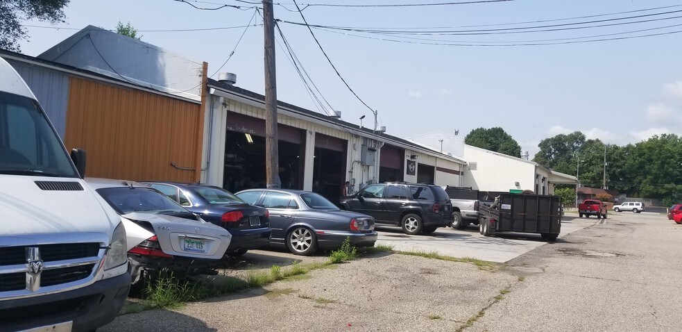 More Photos Of 1447 Gratiot Ave, Mount Clemens Auto Repair For Sale