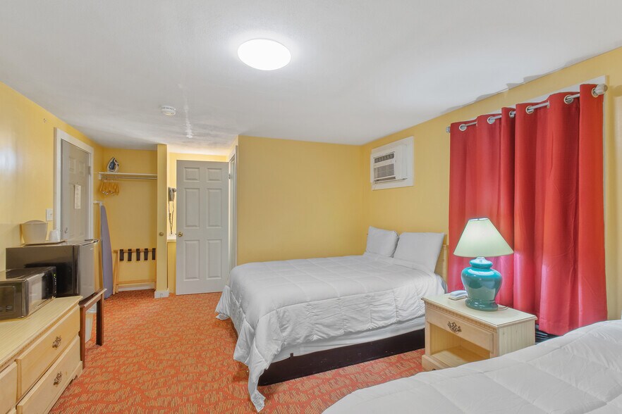 More Photos Of 180 E 10th St, Oswego Hotel For Sale