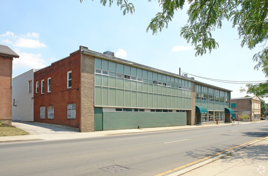 More Photos Of 337 Mill St, Poughkeepsie Showroom For Lease