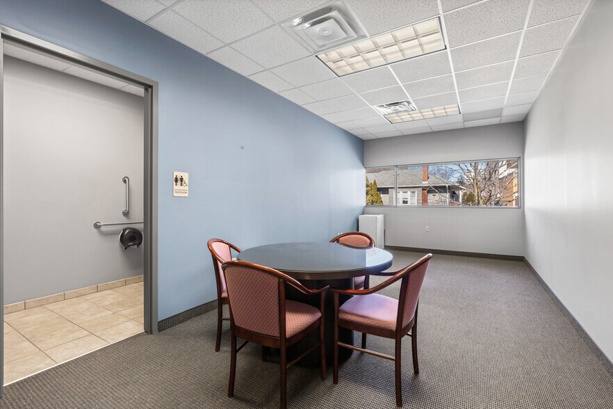 More Photos Of 2640 Pitcairn Rd, Monroeville Medical For Sale