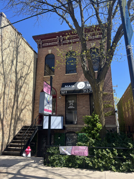 Primary Photo Of 1611 N Clybourn Ave, Chicago Office For Lease