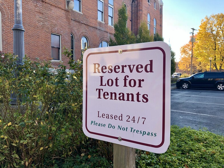 More Photos Of 445 5th St, Columbus Office Residential For Lease