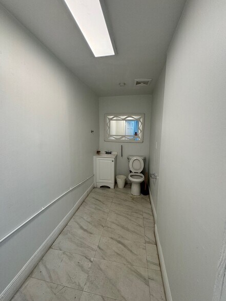 More Photos Of 100 Hialeah Dr, Hialeah Storefront For Lease