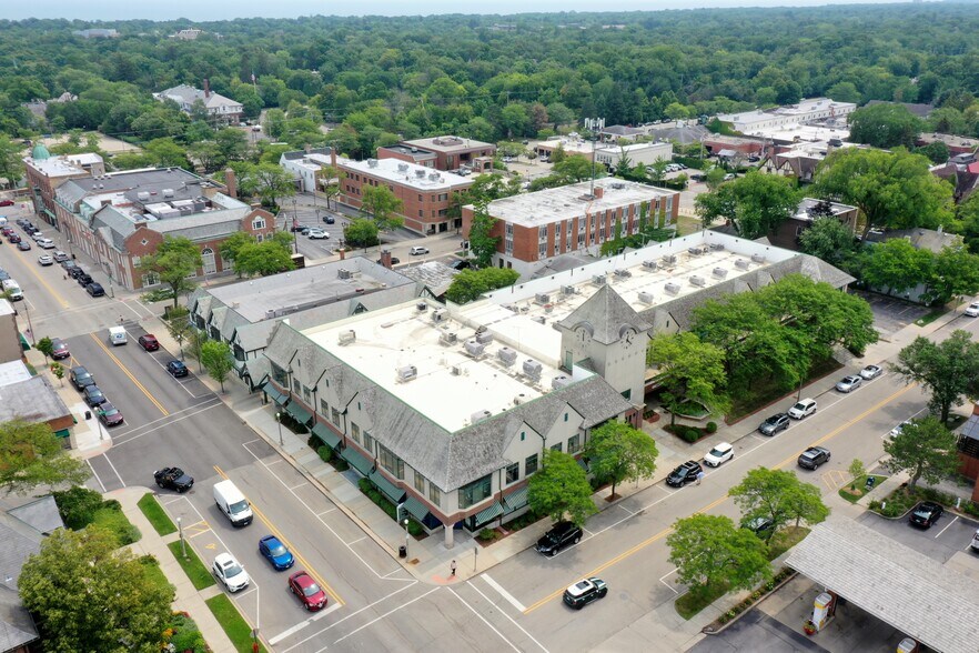 More Photos Of 225 E Deerpath, Lake Forest Storefront For Sale
