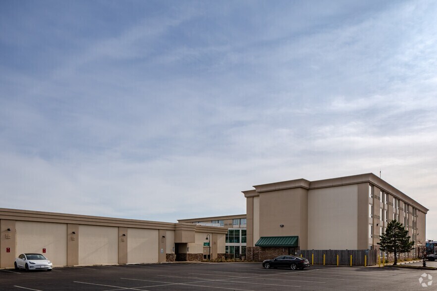 More Photos Of 1000 Busse Rd, Elk Grove Village Hotel For Sale