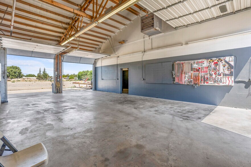 More Photos Of 2331 W A St, Pasco Distribution For Lease