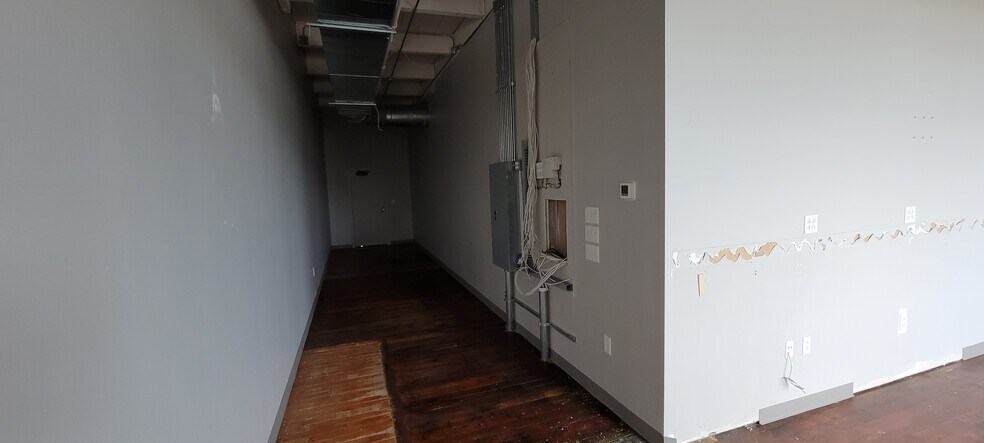 More Photos Of 205 Manufacturers Rd, Chattanooga General Retail For Lease