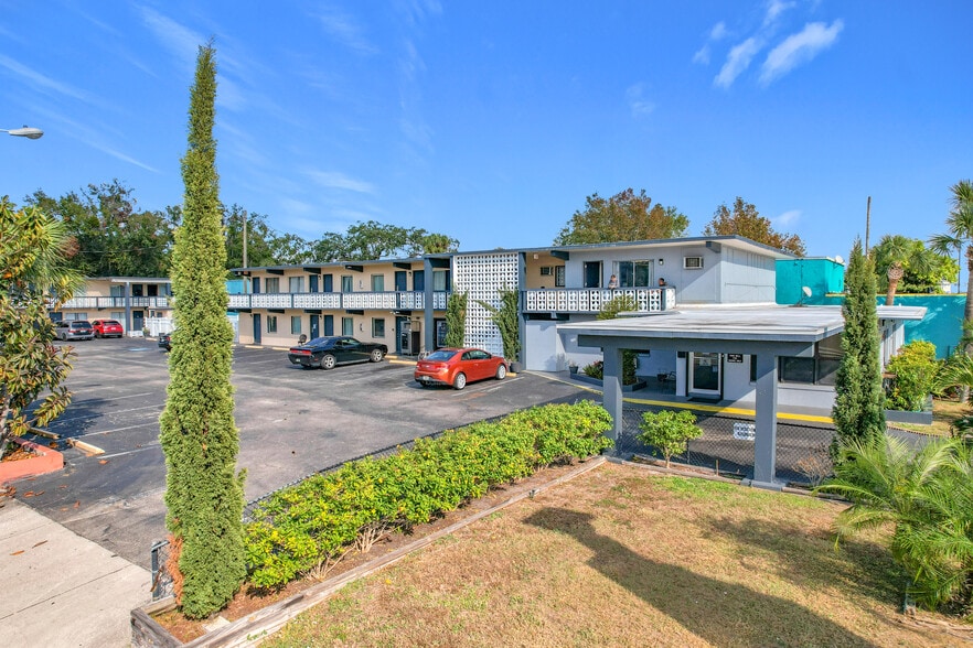 More Photos Of 307 E Vine St, Kissimmee Hotel For Sale