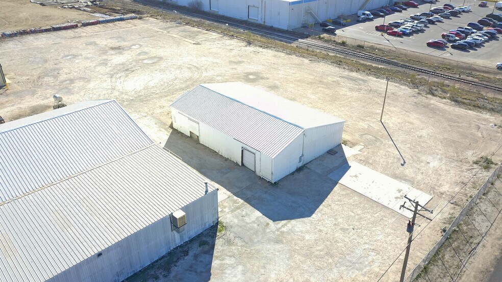 More Photos Of 302 Industrial Ave, Odessa Warehouse For Sale