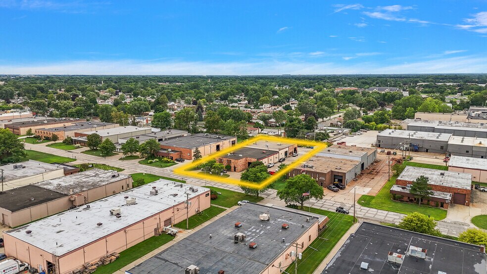 More Photos Of 34195 Riviera Dr, Fraser Warehouse For Lease