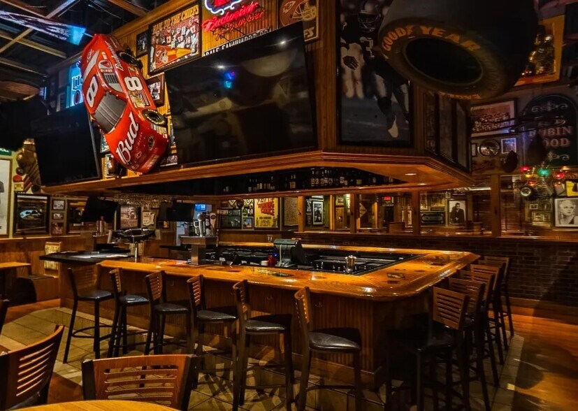 More Photos Of 815 SE 3rd St, Lee's Summit Restaurant For Sale