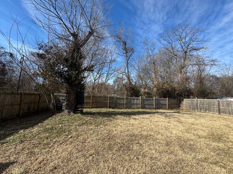 More Photos Of 2602 US-41, Greenbrier Freestanding For Sale