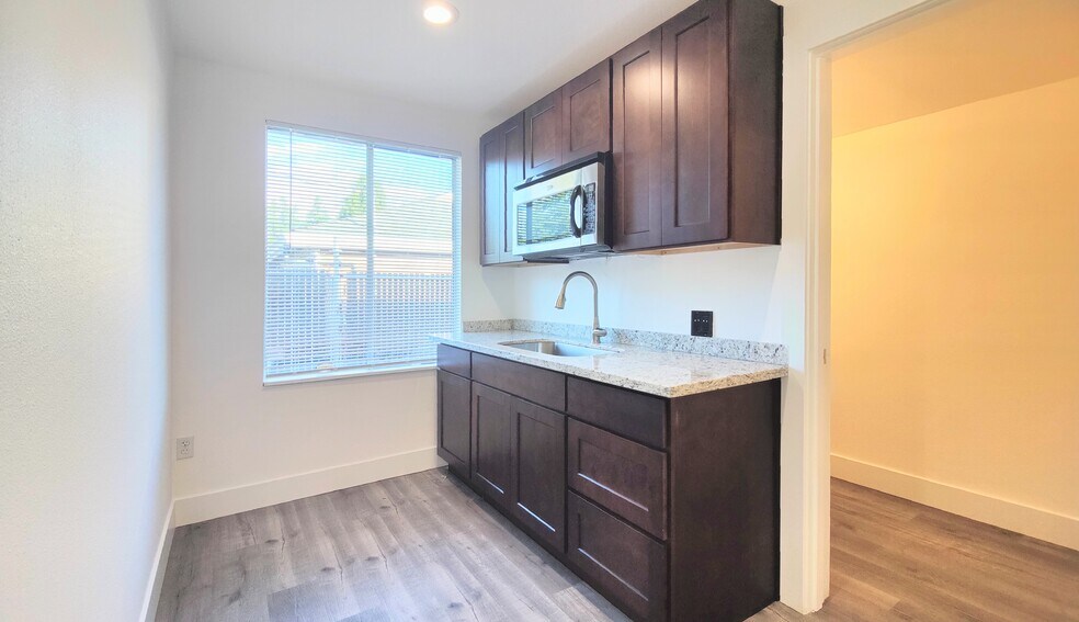 More Photos Of 12208-12222 SE Market St, Portland Office For Lease