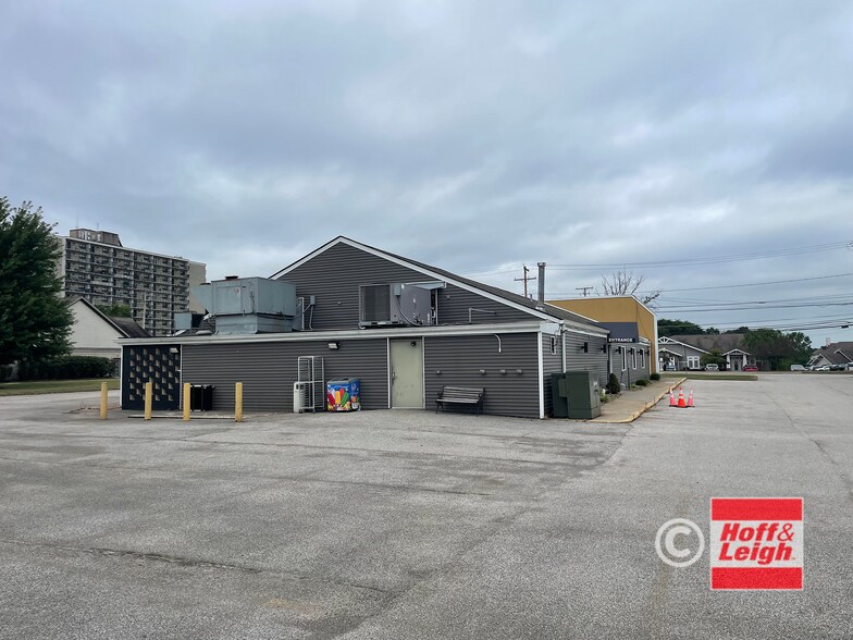 More Photos Of 71 5th St SE, Barberton Restaurant For Sale