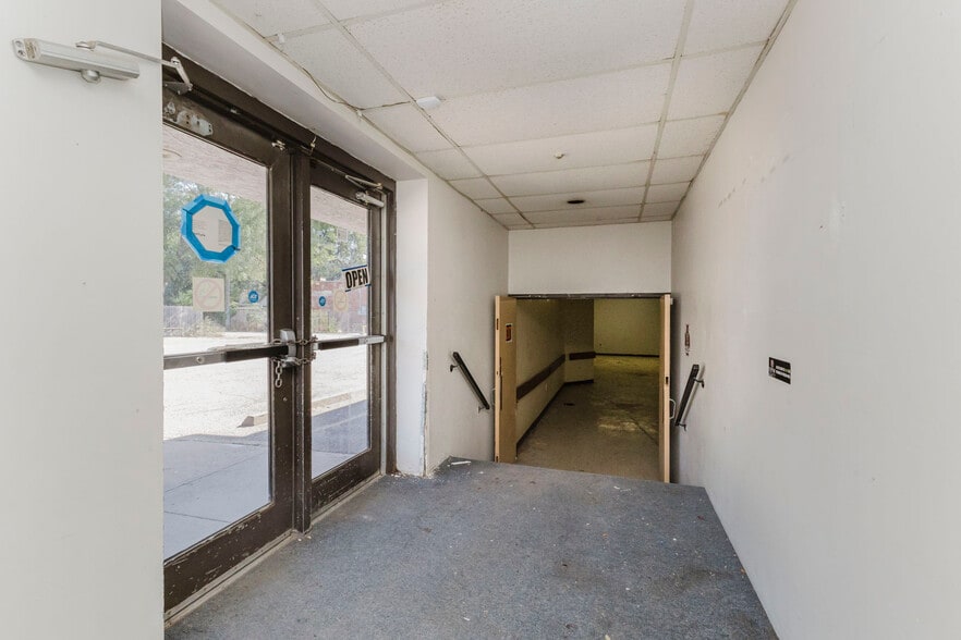 More Photos Of 1560 S Topeka St, Wichita Lodge Meeting Hall For Sale