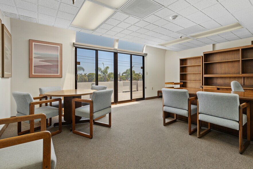 More Photos Of 1001 B Ave, Coronado Medical For Sale