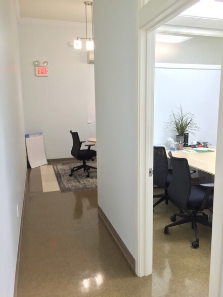 More Photos Of 245 Amity Rd, Woodbridge Storefront Retail Office For Lease