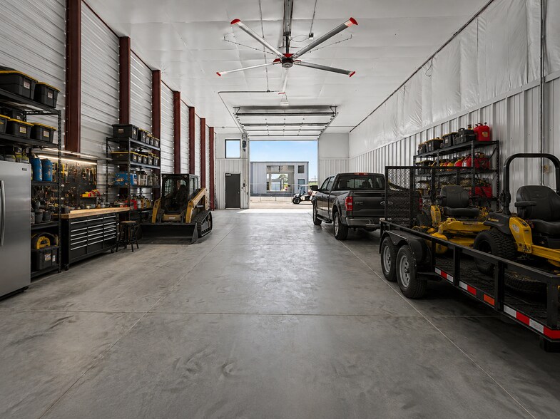 More Photos Of 25 Riverbluff Road, Ozark Self Storage For Lease