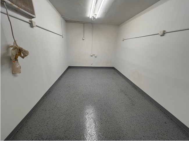 More Photos Of 7629 Foothill Blvd, Tujunga Industrial For Lease