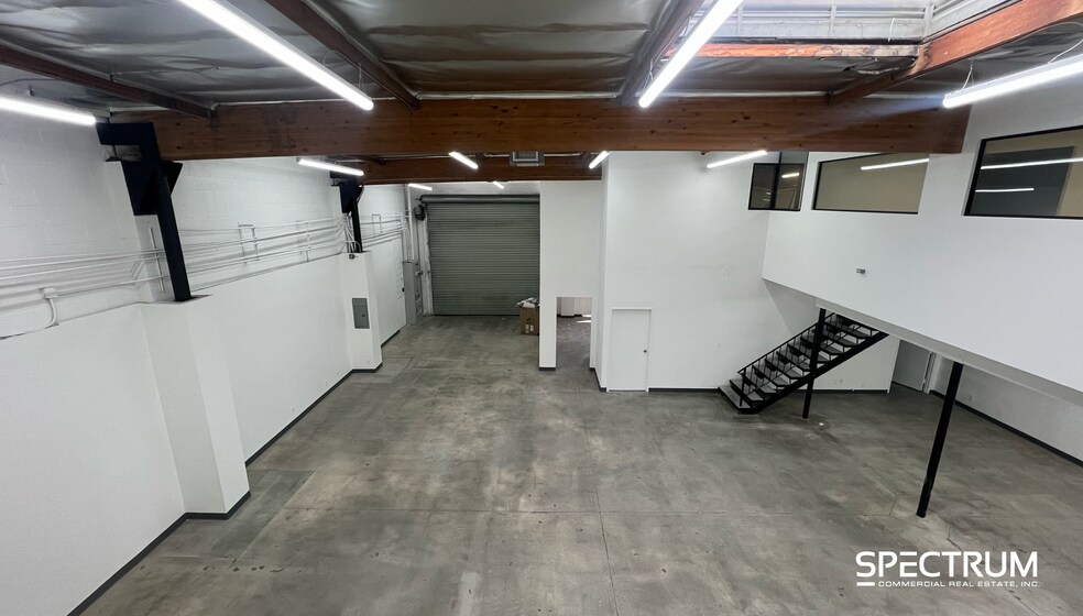 More Photos Of 7049 Valjean Ave, Van Nuys Warehouse For Lease
