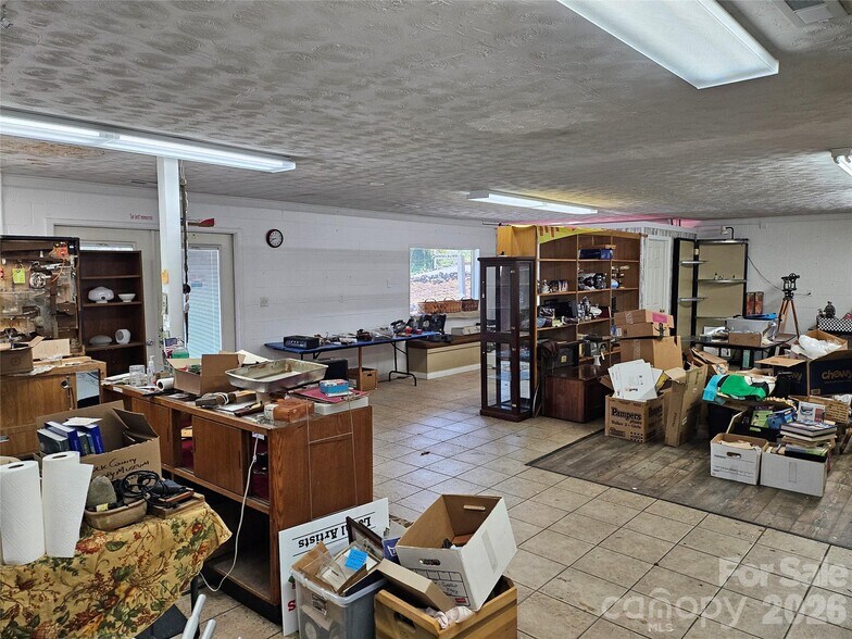 More Photos Of 567 E Mills St, Columbus Auto Dealership For Sale