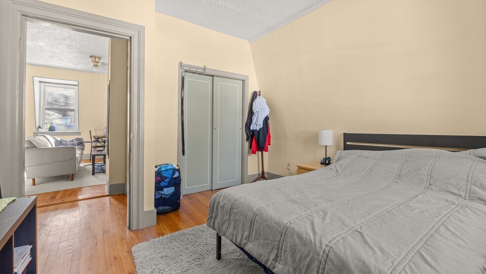 More Photos Of 465 Chapel St, Lee Apartments For Sale