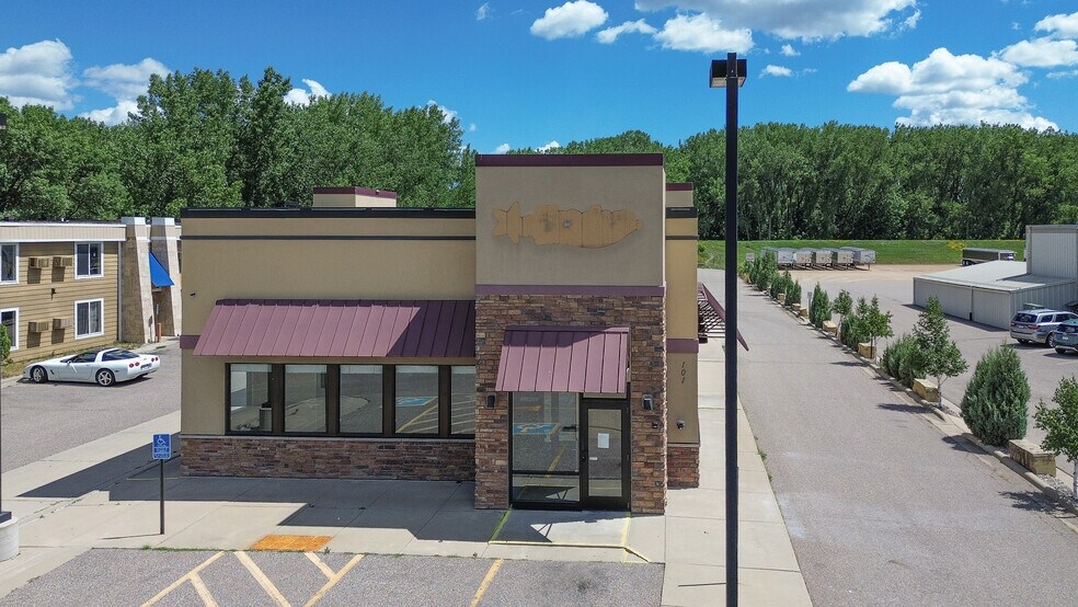 More Photos Of 101 W Lind St, Mankato Fast Food For Lease
