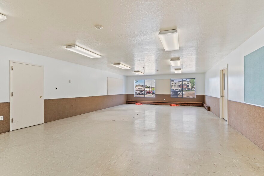 More Photos Of 2182 N Hill Field Rd, Layton Storefront Retail Office For Lease