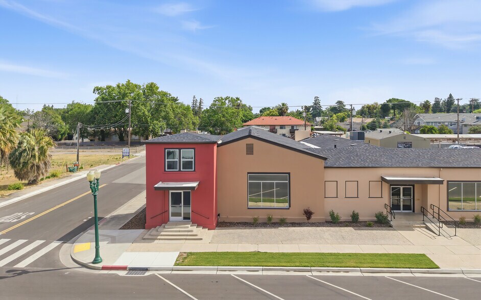 More Photos Of 223 N Center St, Turlock Freestanding For Lease