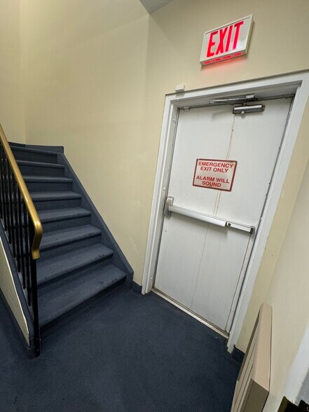 More Photos Of 725 Gibralter St, Norfolk Flex For Sale