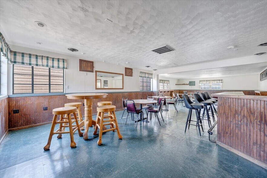 More Photos Of 630 Lowe St, Buchanan Restaurant For Sale